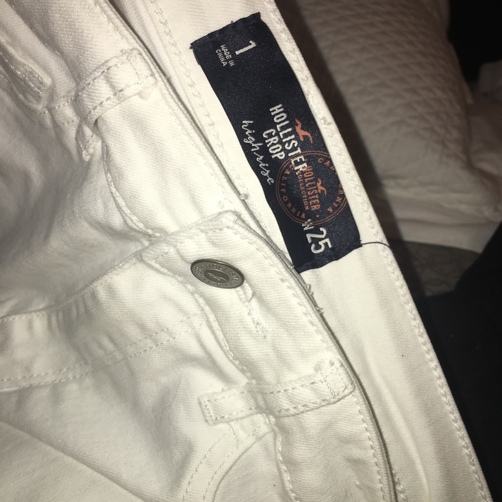 WHITE JEANS ! Hollister high rise